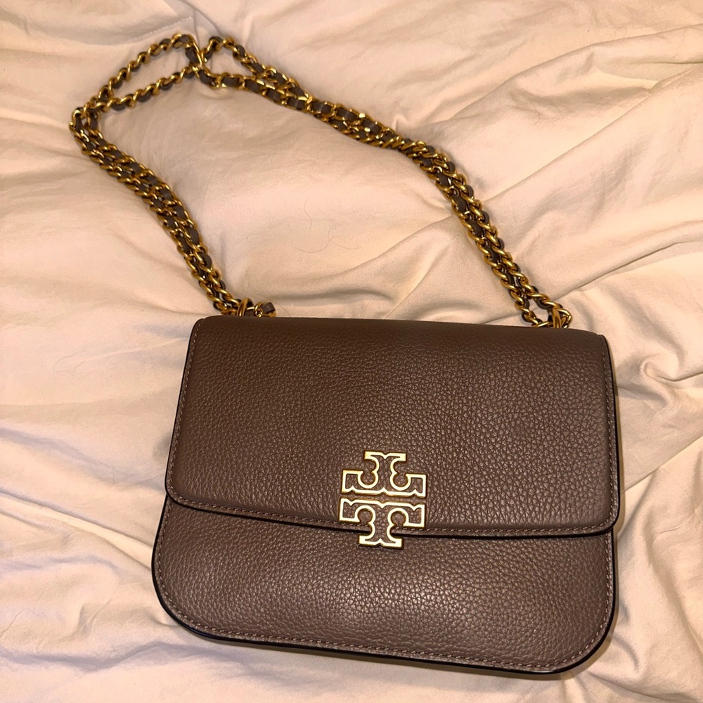 Could be a shoulder purse or a crossbody purse